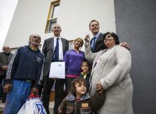 Ambasador Evropske unije uručio romskim porodicama ključeve za korišćenje 12 socijalnih stanova