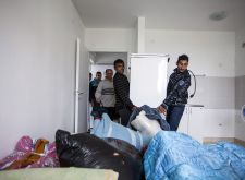 Ambasador Evropske unije uručio romskim porodicama ključeve za korišćenje 12 socijalnih stanova