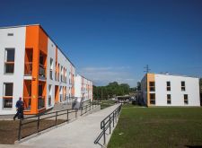 Ambasador Evropske unije uruÄio porodicama kljuÄeve za koriÅ¡Ä‡enje 32 socijalna stana u MisloÄ‘inu