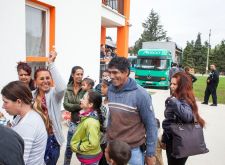 Ambasador Evropske unije uruÄio porodicama kljuÄeve za koriÅ¡Ä‡enje 32 socijalna stana u MisloÄ‘inu